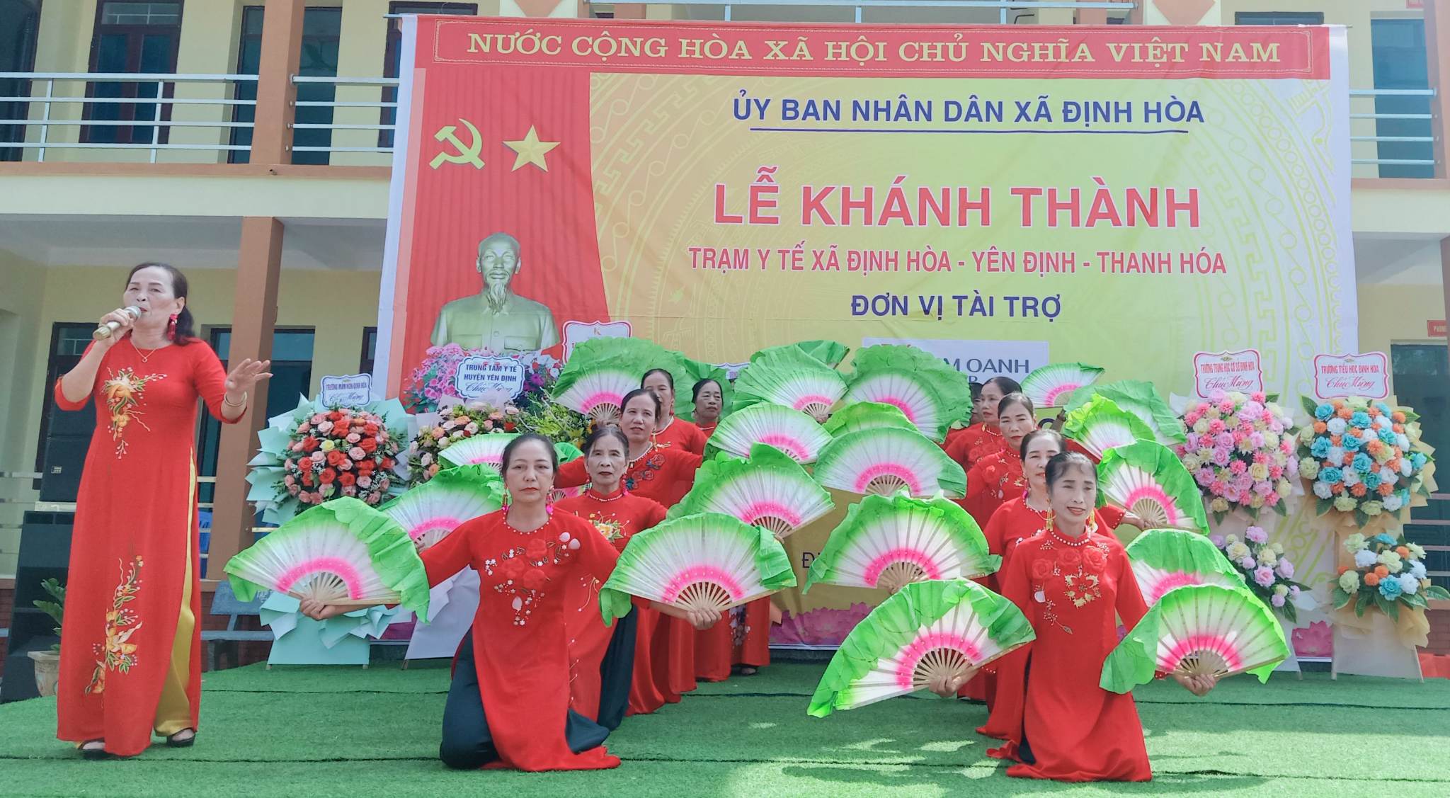 Một số tiết mục văn nghệ tại buổi lễ.