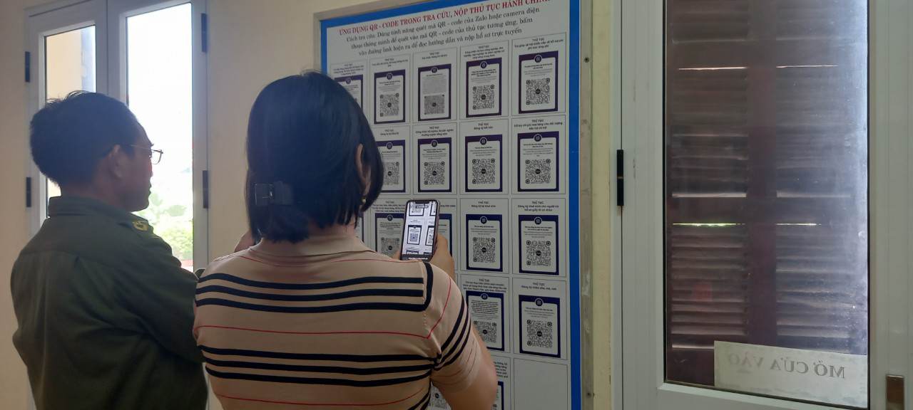 Mã QR – code được niêm yết công khai tại bộ phận tiếp nhận và trả kết quả của xã.