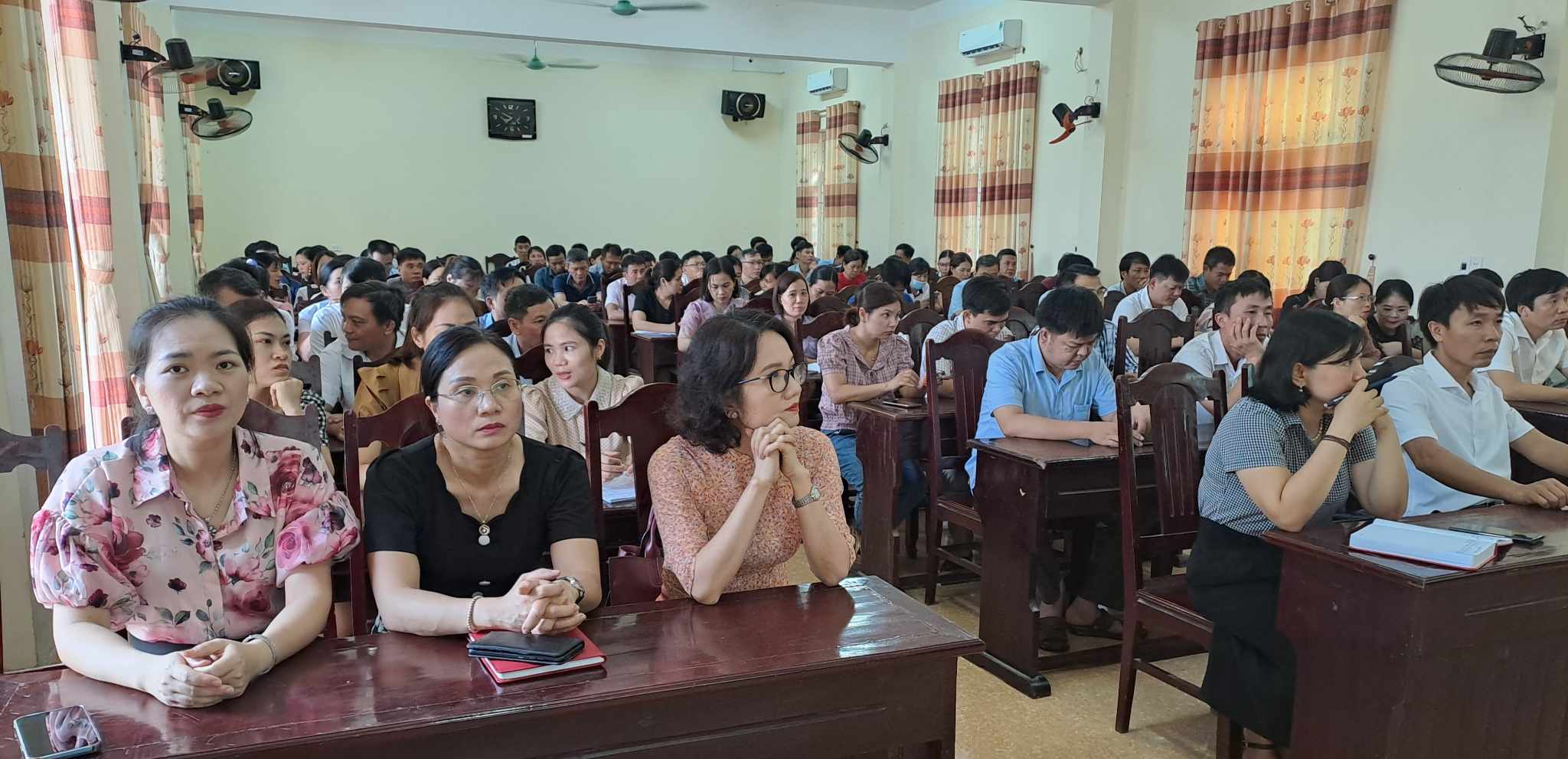 Toàn cảnh đại biểu tham dự lớp học.