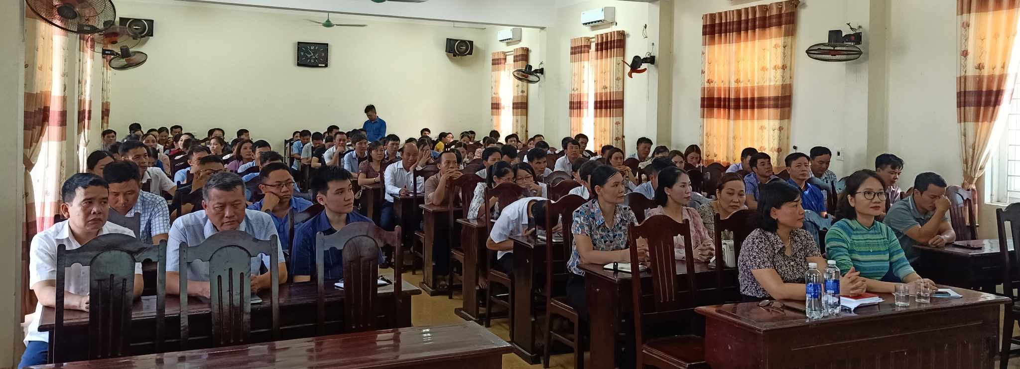 Đại biểu tham dự lớp học.