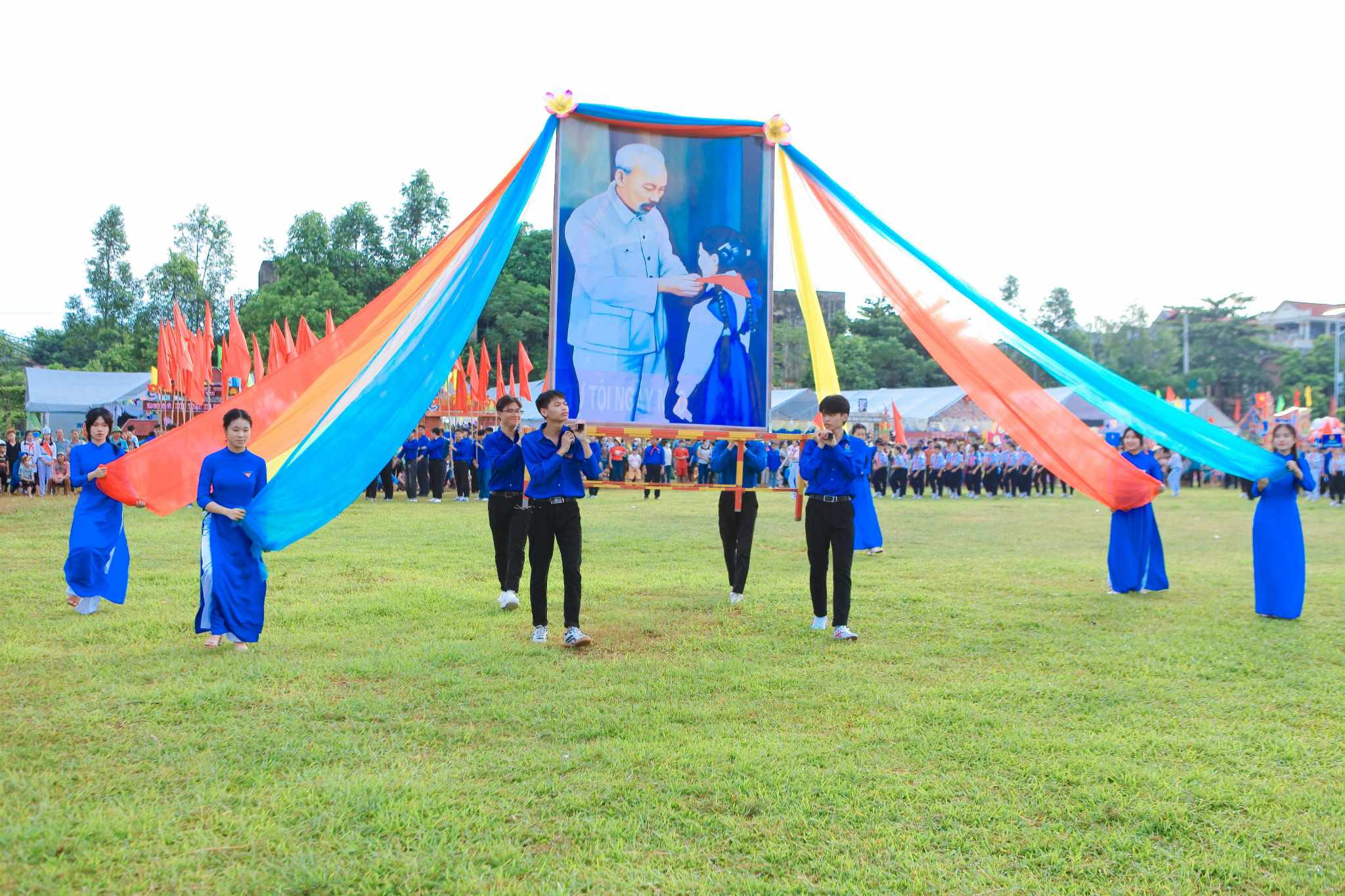 Các đoàn tham gia diễu hành tại lễ khai mạc Hội trại hè Yên Định năm 2023.