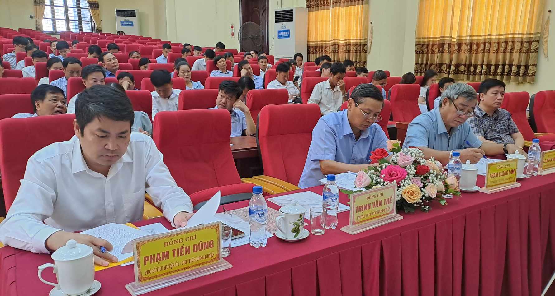 Đại biểu tham dự hội nghị.