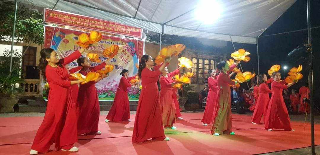Các địa phương trong huyện tổ chức các hoạt động văn hóa văn nghệ, thể dục thể thao thu hút đông đảo nhân dân tham gia.