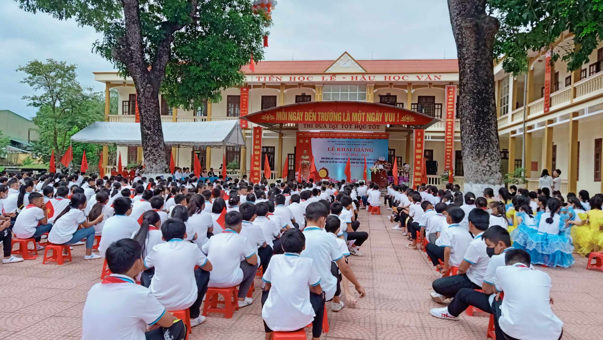 Toàn cảnh buổi lễ.