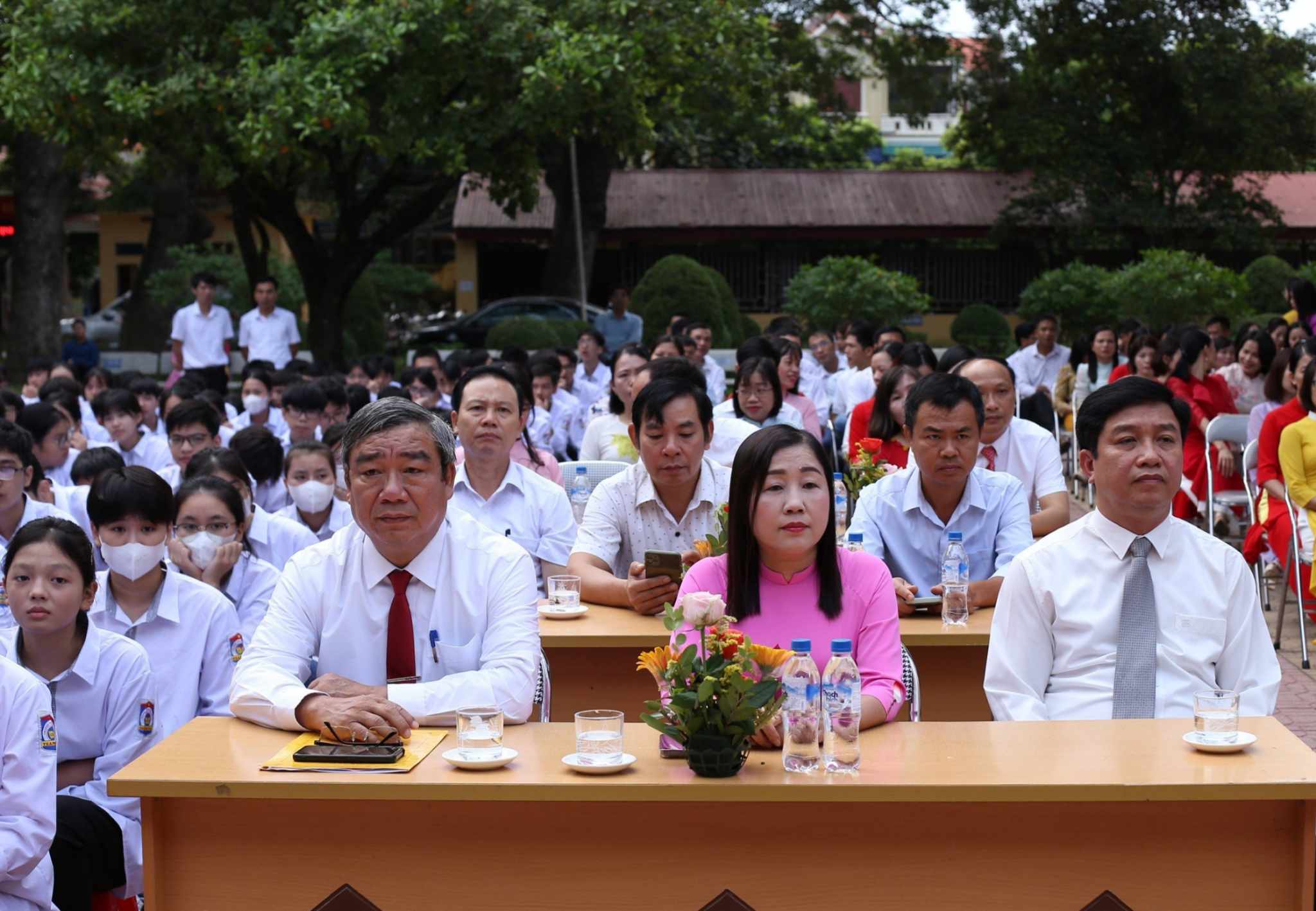 Đại biểu tham dự lễ khai giảng.