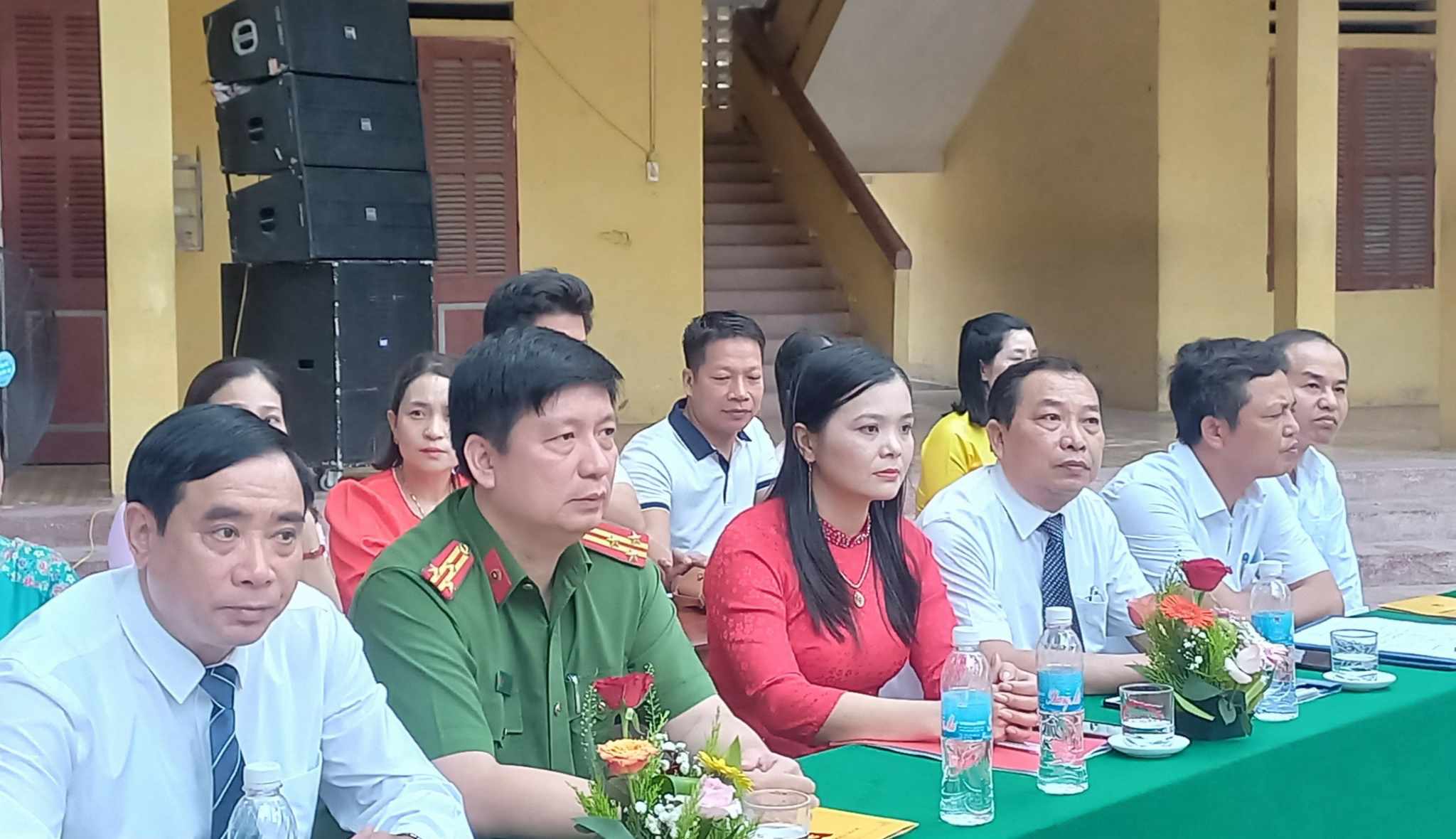 Đại biểu tham dự lễ khai giảng.