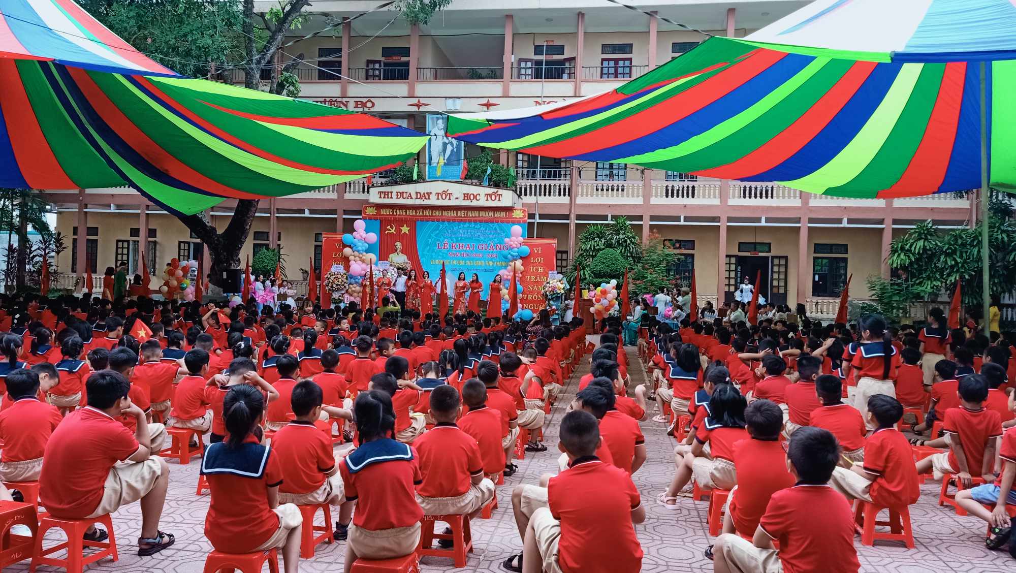 Toàn cảnh buổi lễ.