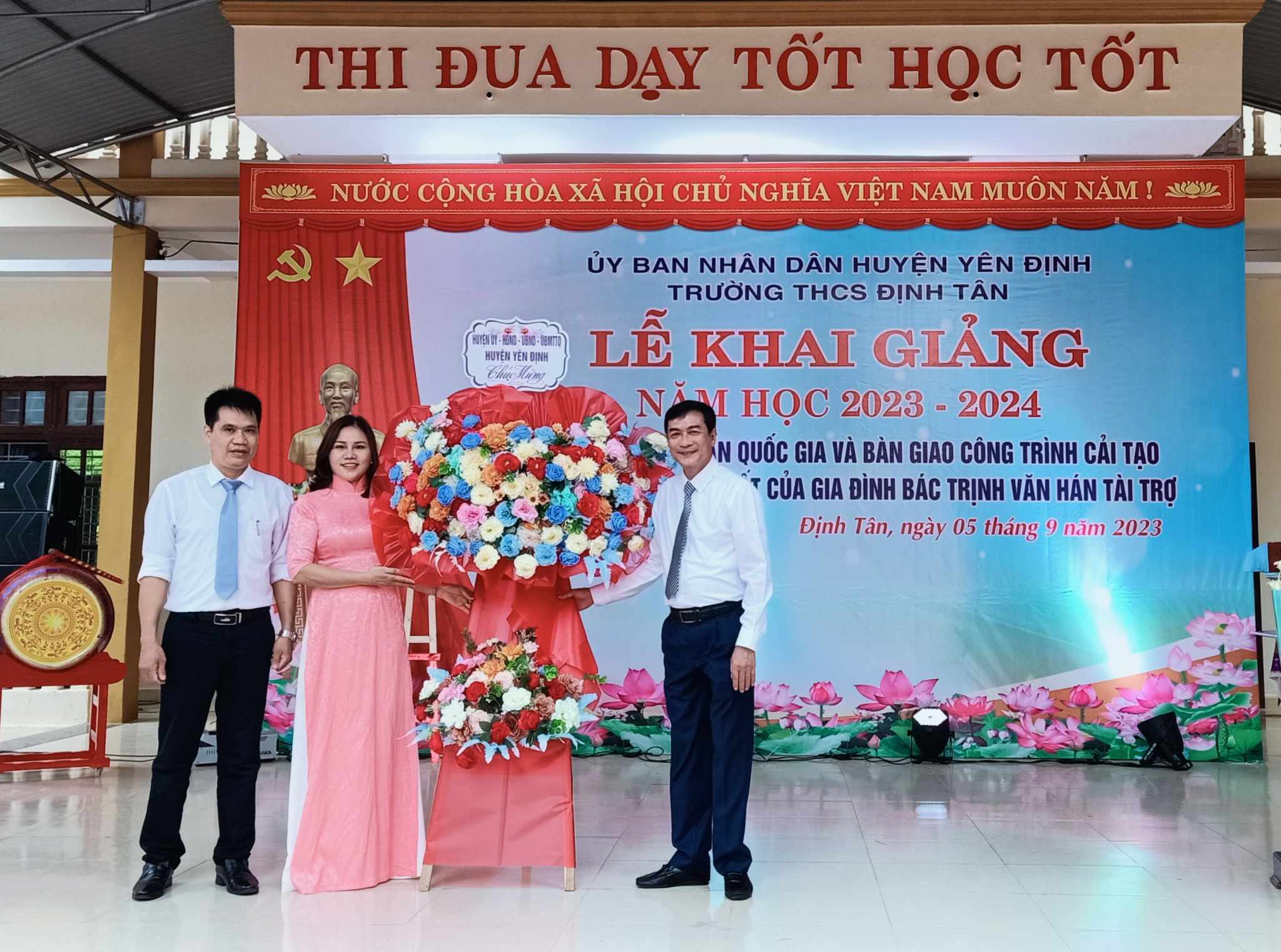 Một số hình ảnh tại buổi lễ.