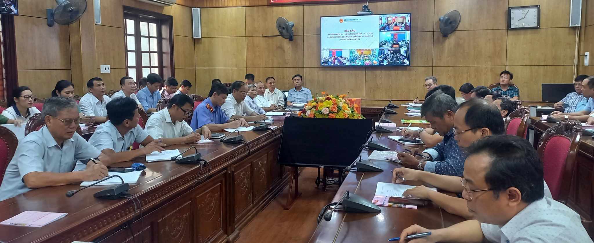 Toàn cảnh hội nghị.