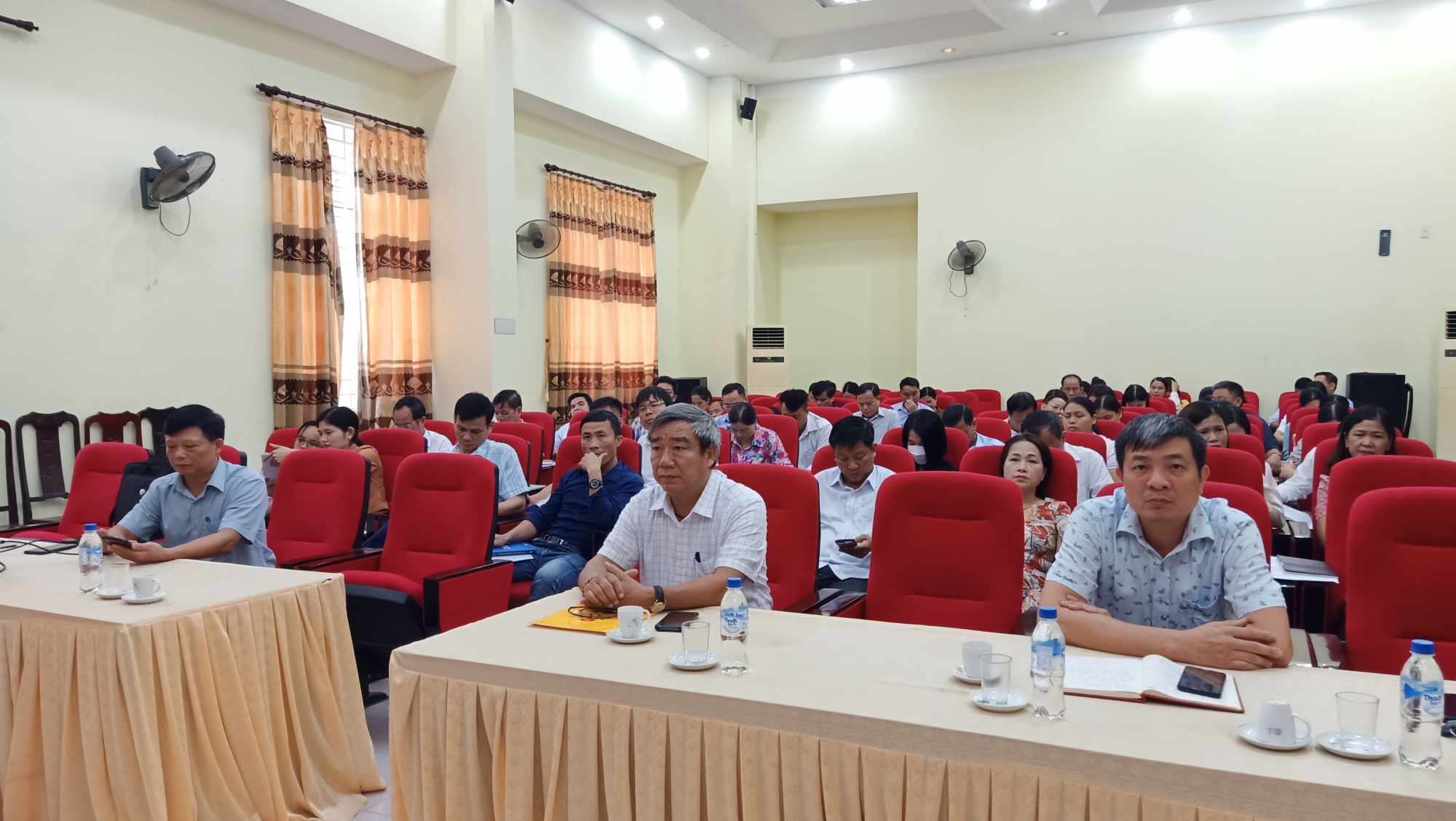Toàn cảnh đại biểu về dự hội nghị tập huấn.