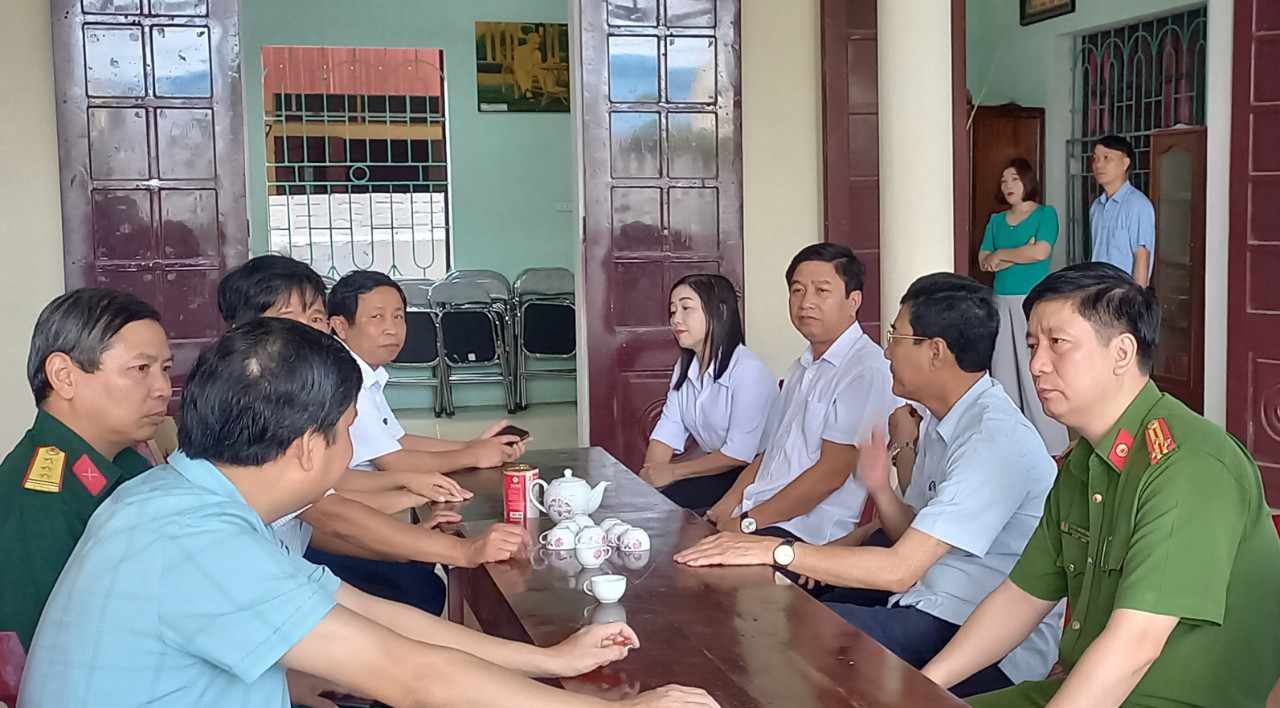 Một số hình ảnh đồng chí Trịnh Xuân Thúy, Ủy viên BCH Đảng bộ tỉnh, Bí thư Huyện ủy, cùng các đồng chí trong đoàn công tác đã đi thực tế tại xã Yên Thái.