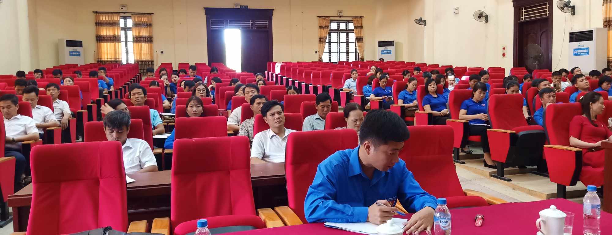 Đại biểu tham dự hội nghị.