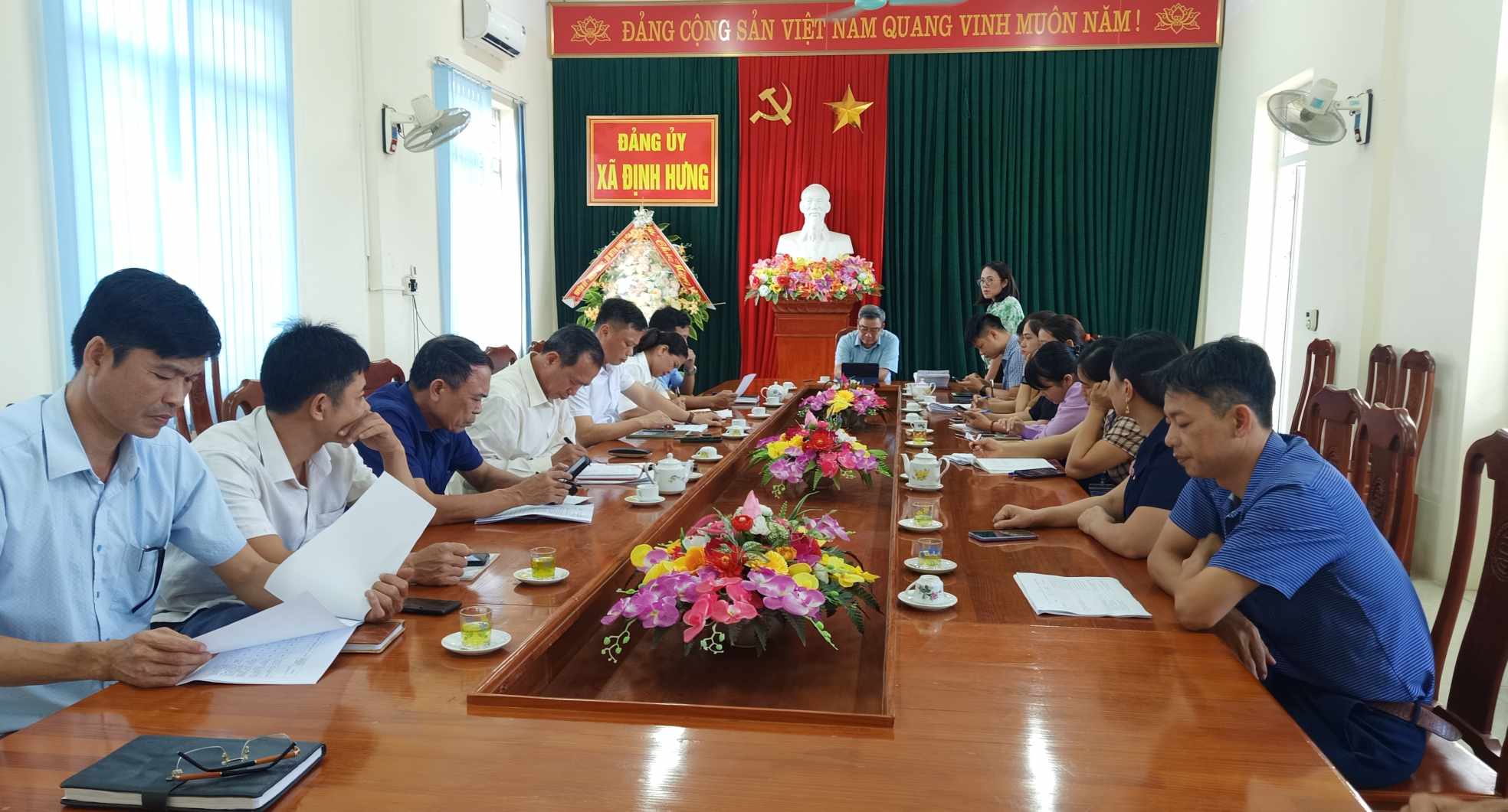 Một số hình ảnh Đoàn đi tham quan thực tế tại xã Định Hưng về ứng dụng chuyển đổi số.