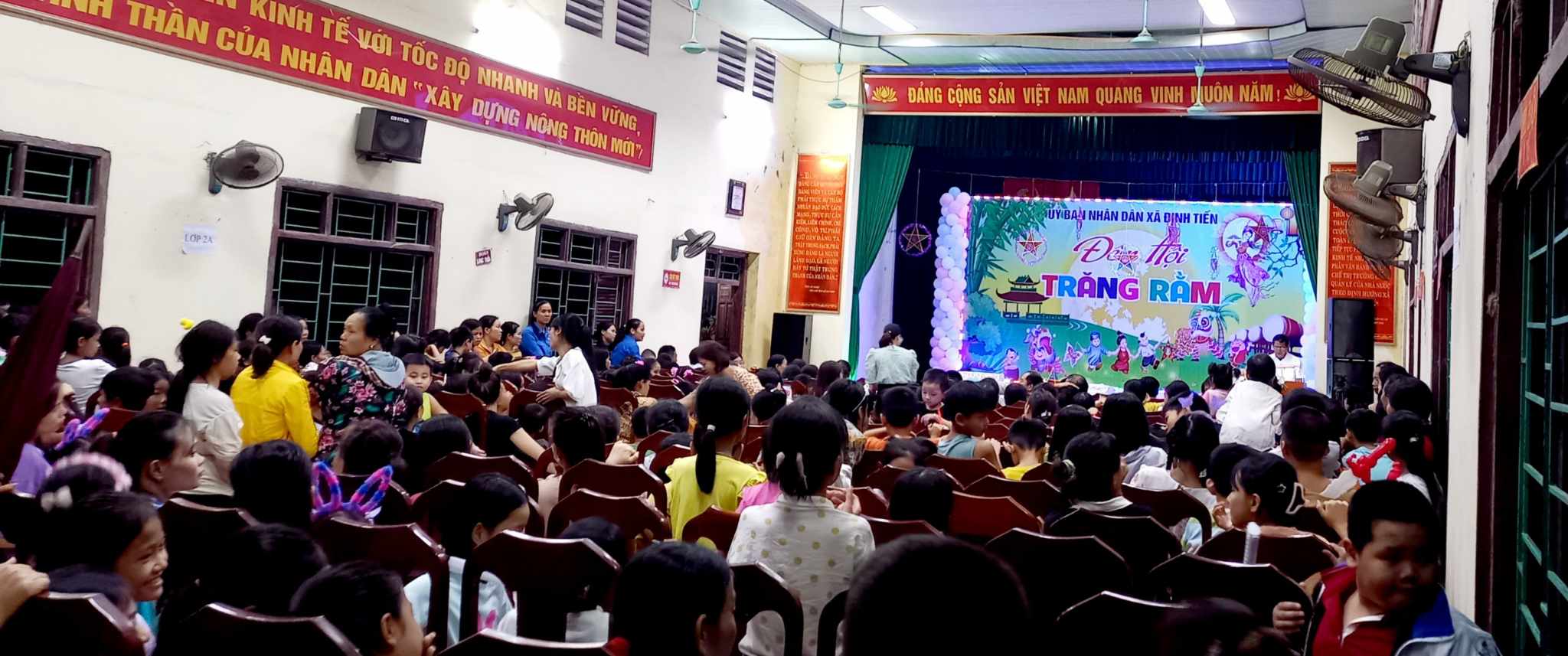 Toàn cảnh Đêm hội.