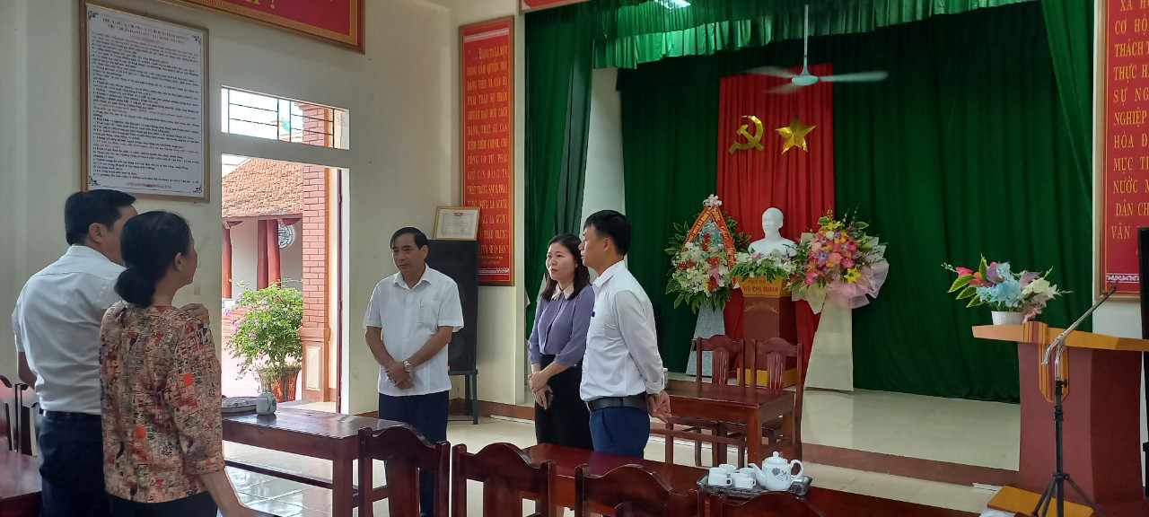 Một số hình ảnh đồng chí Vũ Ngọc Thưởng, Phó Bí thư Thường trực Huyện ủy, Chủ tịch HĐND huyện cùng các đồng chí trong đoàn công tác đã đi thực tế kiểm tra cơ sở vật chất các nhà văn hoá thôn trên địa bàn xã.