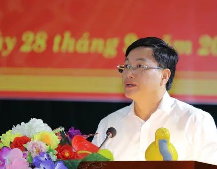Đồng chí Mai Xuân Liêm, Phó Chủ tịch UBND tỉnh đã trả lời những ý kiến, kiến nghị của cử tri huyện Yên Định liên quan đến thẩm quyền.