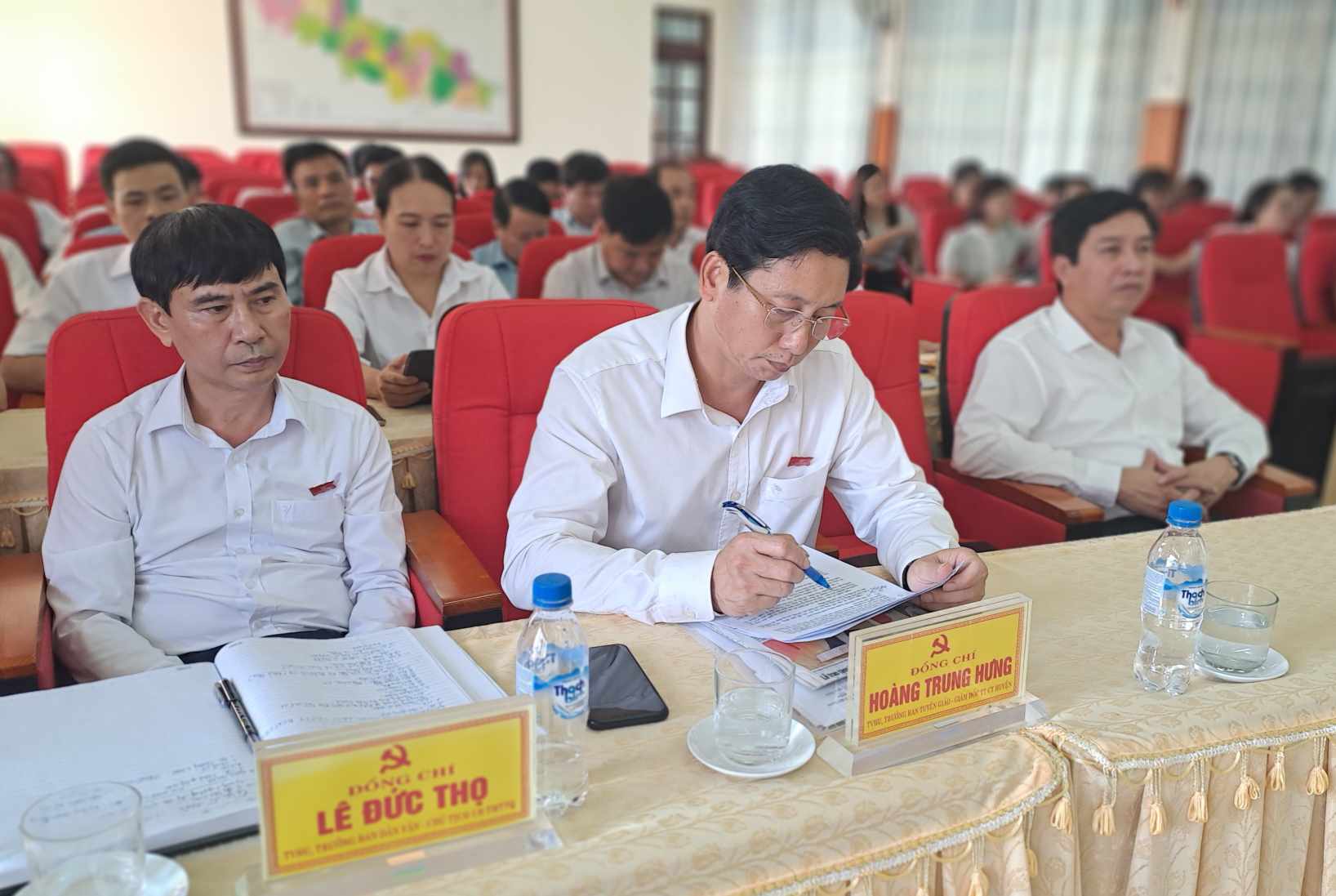 Đại biểu tham dự kỳ họp.