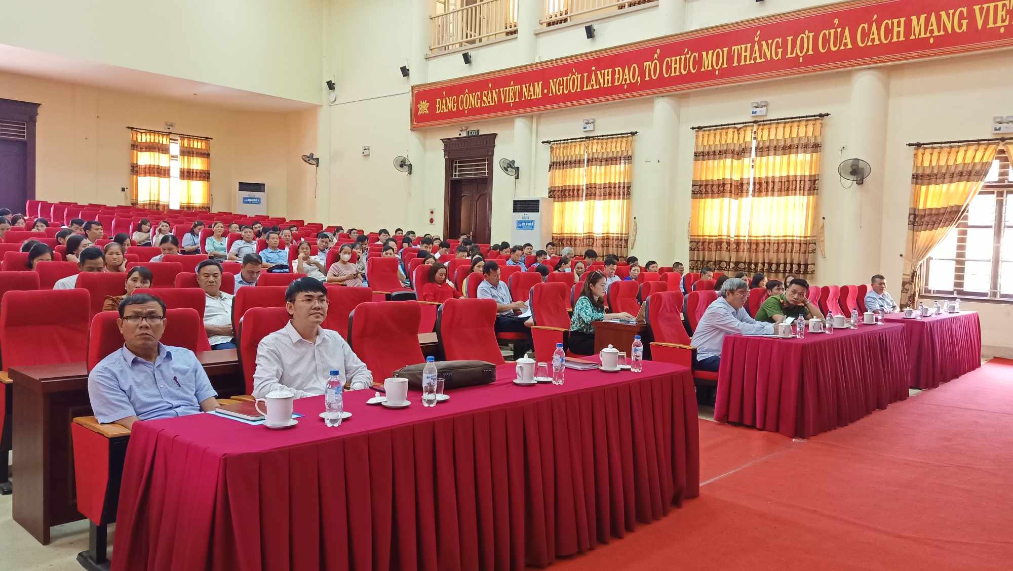 Đại biểu tham dự hội nghị.