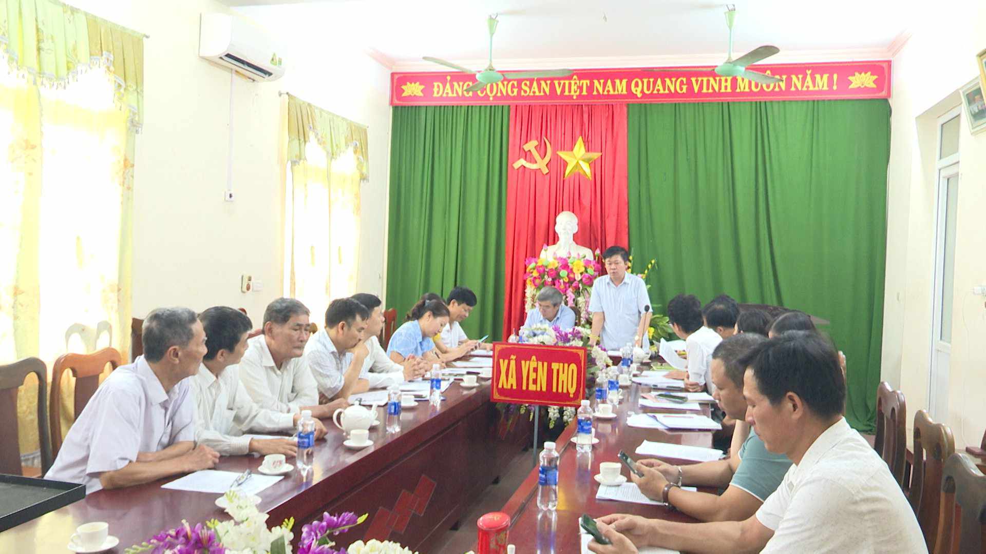 Toàn cảnh cuộc họp.
