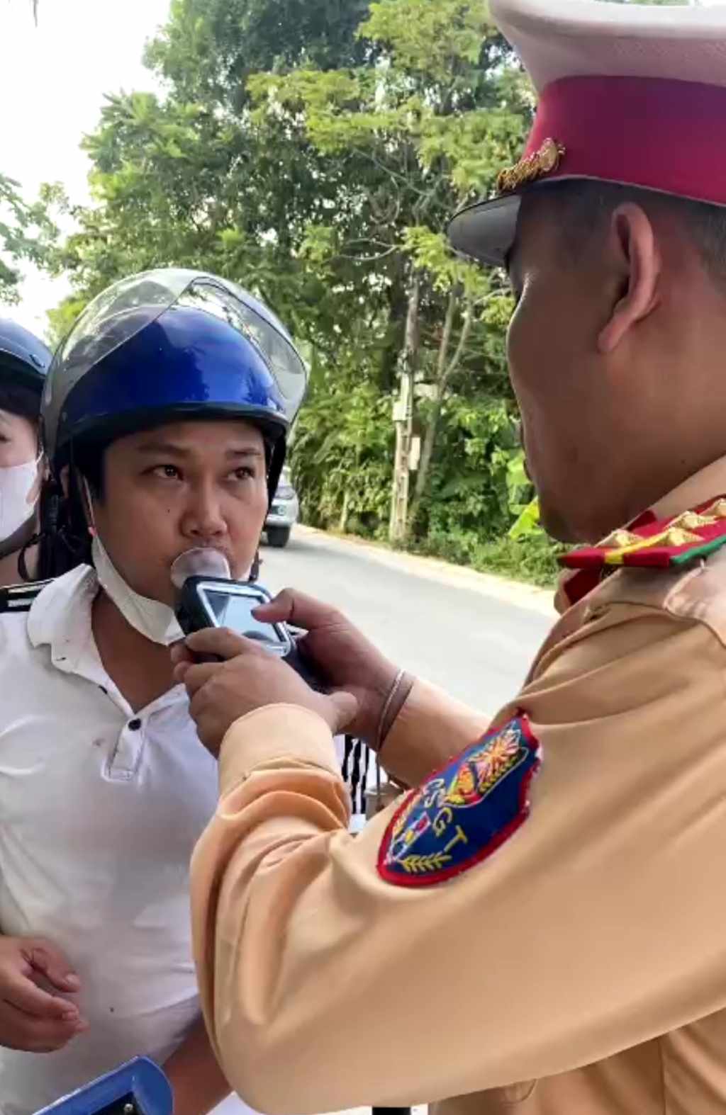 Một số hình ảnh lực lượng Cảnh sát giao thông Công an huyện kiểm tra, xử lý nồng độ cồn trên địa bàn.