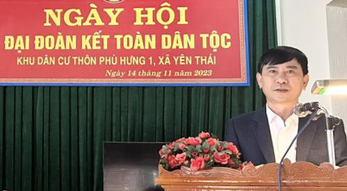 Đồng chí Lê Đức Thọ, Thường vụ huyện ủy, Trưởng Ban dân vận, Chủ Tịch UBMTTQ huyện, phát biểu tại Ngày hội.