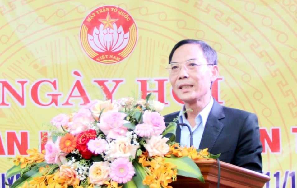 Đồng chí Đầu Thanh Tùng, Phó Chủ tịch UBND tỉnh, phát biểu chung vui tại ngày hội.