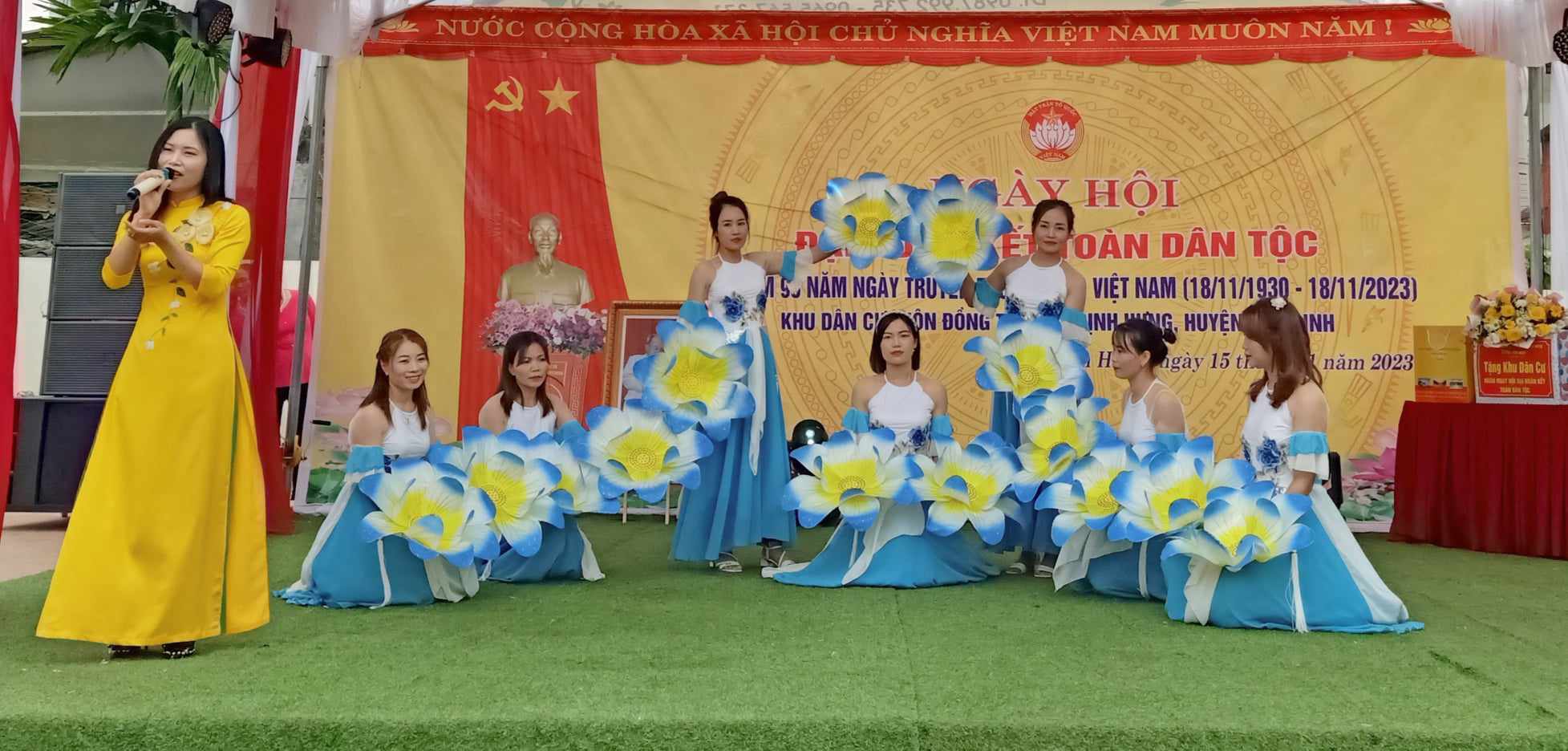 Một số tiết mục văn nghệ ca ngợi sự đoàn kết dân tộc được bà con nhân dân thôn Đồng Tình biểu diễn tại Ngày hội.