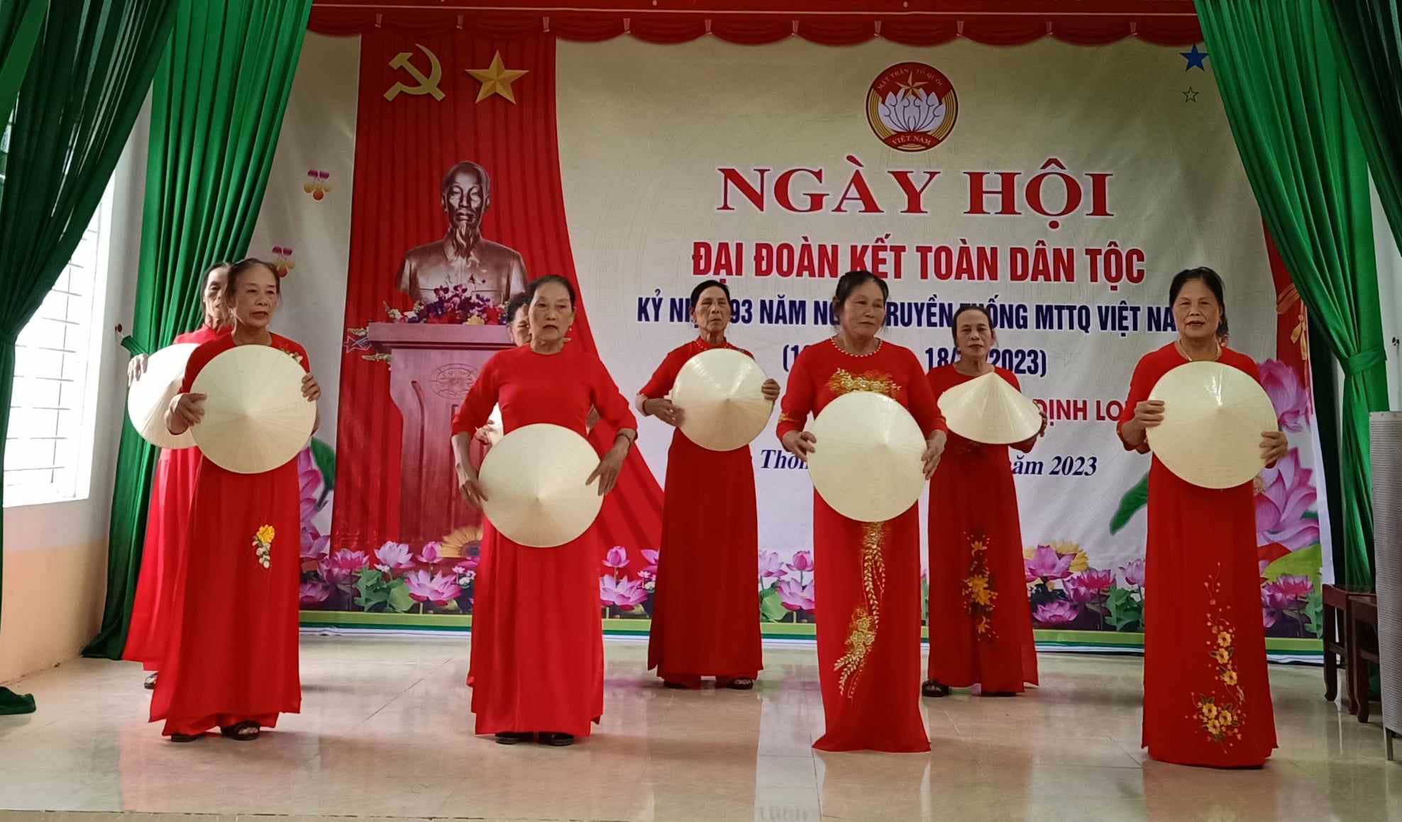 Một số tiết mục văn nghệ được bà con nhân dân thôn Là Thôn biểu diễn tại Ngày hội.