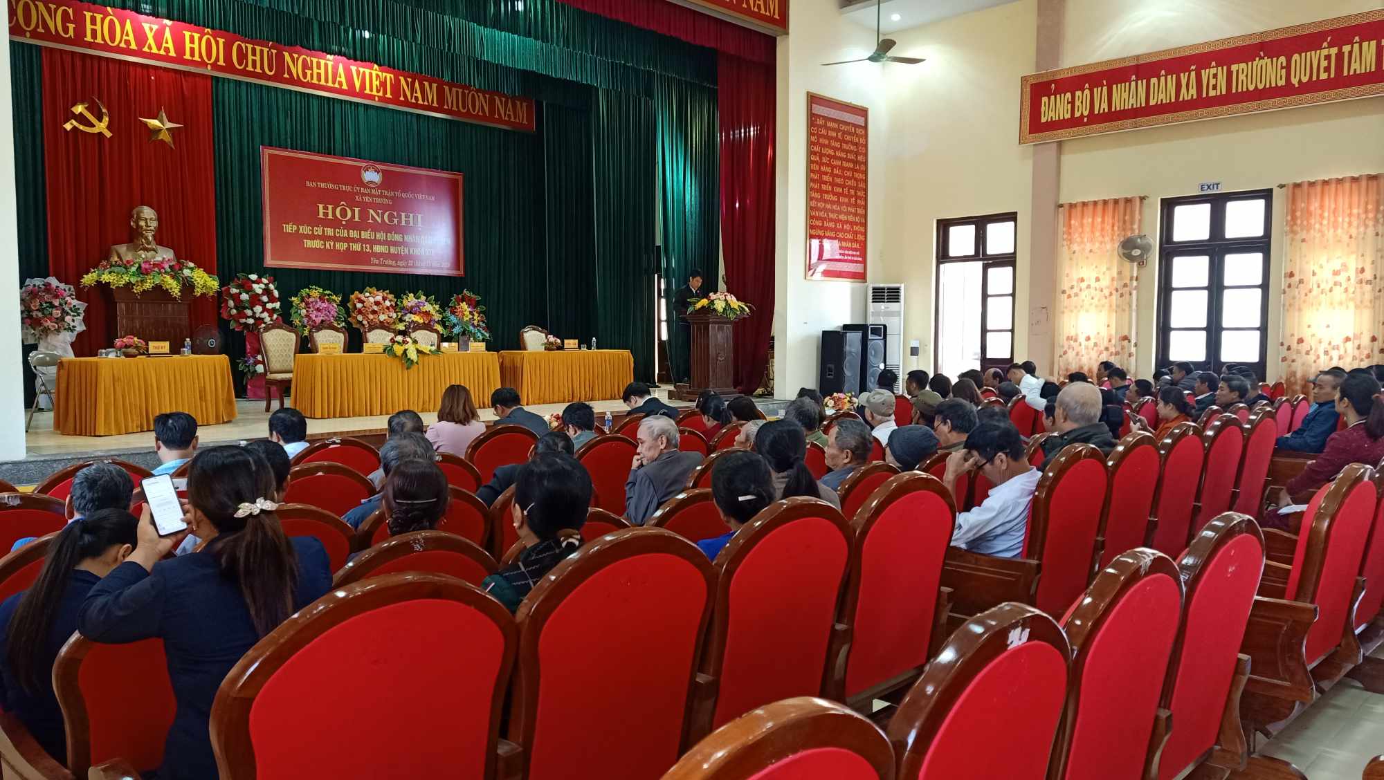 Toàn cảnh hội nghị.