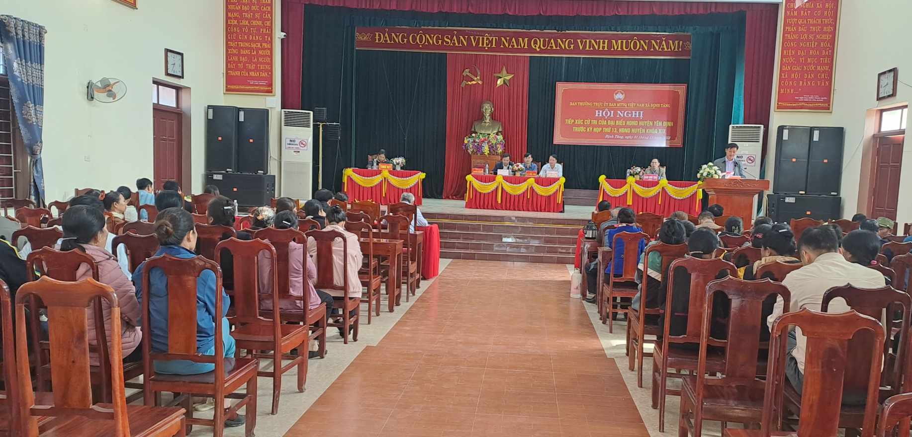 Toàn cảnh hội nghị.