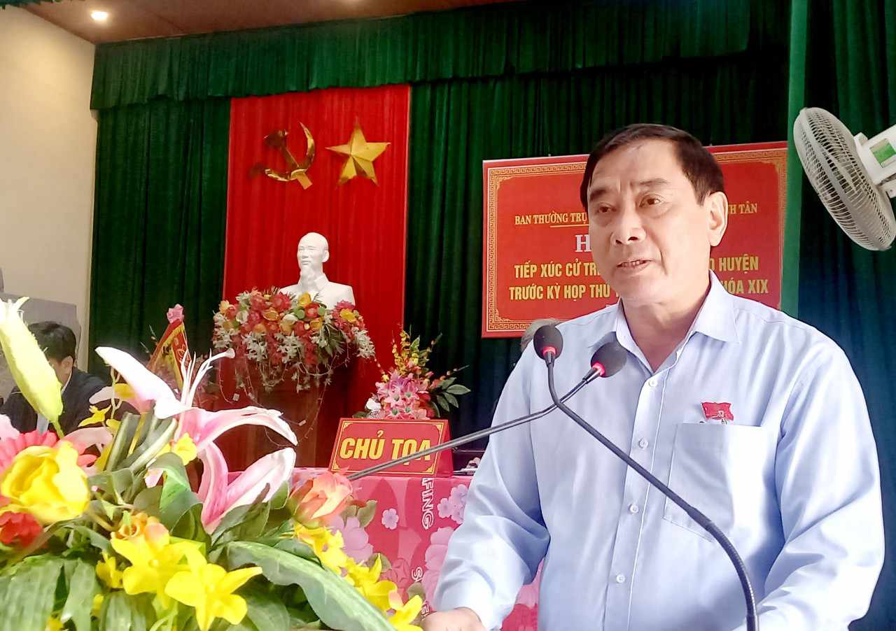 Đồng chí Vũ Ngọc Thưởng, Phó Bí thư Thường trực Huyện ủy, Chủ tịch HĐND huyện, thay mặt Tổ đại biểu HĐND huyện, tiếp thu những ý kiến, kiến nghị của cử tri tại hội nghị.