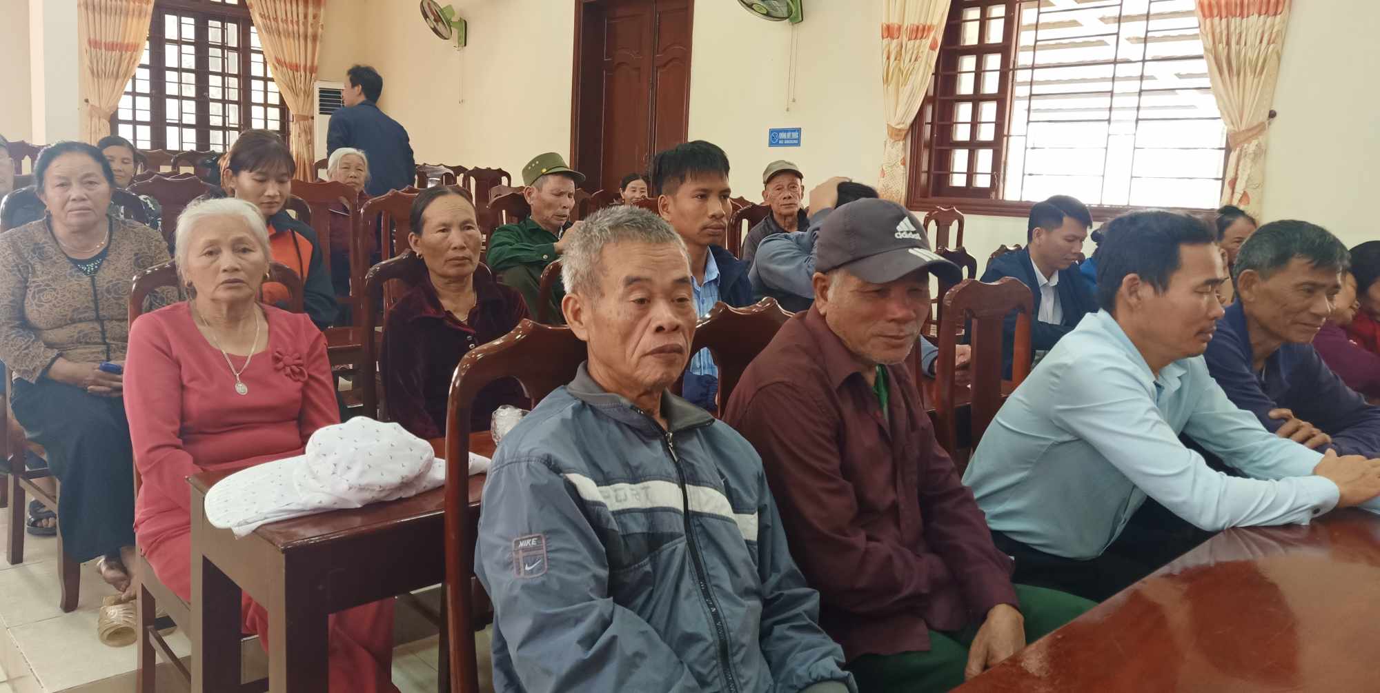 Hội nghị thu hút đông đảo cử tri trong xã tham gia.