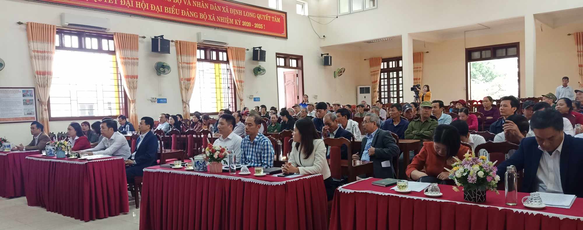 Đại biểu tham dự hội nghị.