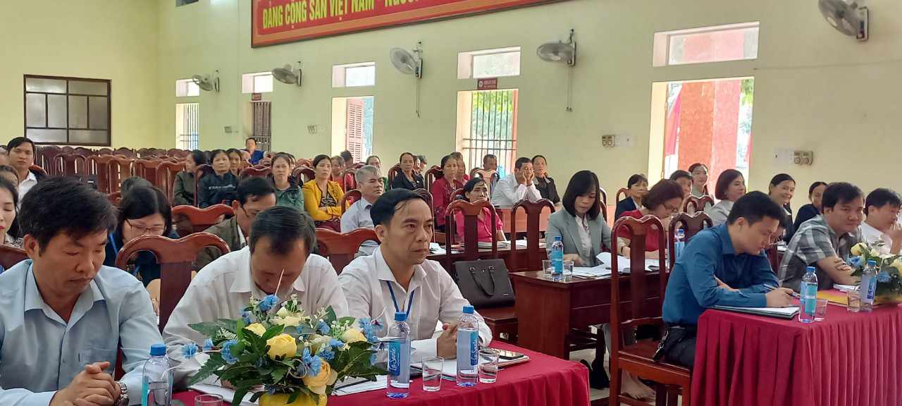 Đại biểu tham dự hội nghị.