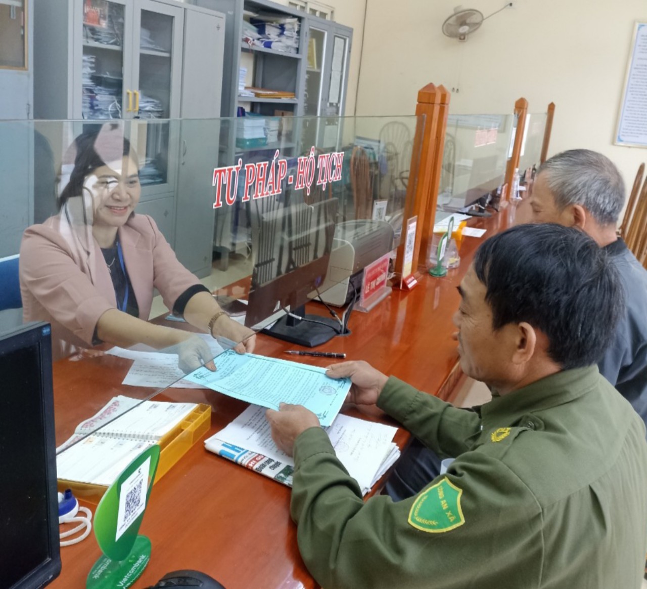 Bộ phận tiếp nhận và trả kết quả xã thực hiện liên thông trên tất cả các lĩnh vực thuộc thẩm quyền giải quyết.