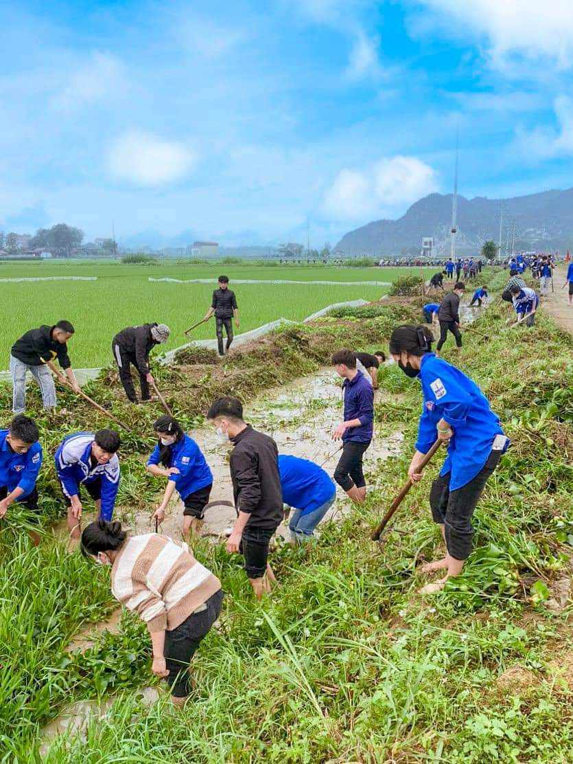 Một số hình ảnh Đoàn Thị Trấn Yên Lâm tổ chức ra quân thực hiện tháng thanh niên và ngày cao điểm xây dựng NTM- Đô thị văn minh.