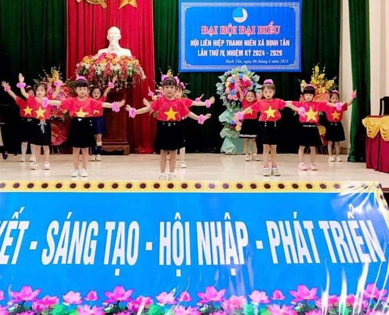 Tiết mục văn nghệ tại Đại hội.