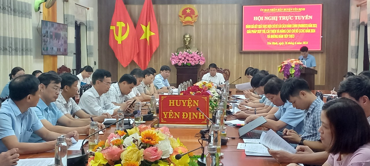 Toàn cảnh hội nghị tại điểm cầu UBND huyện.