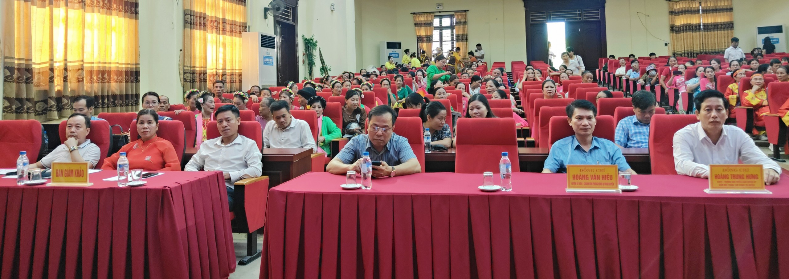 Đại biểu tham dự Hội diễn.