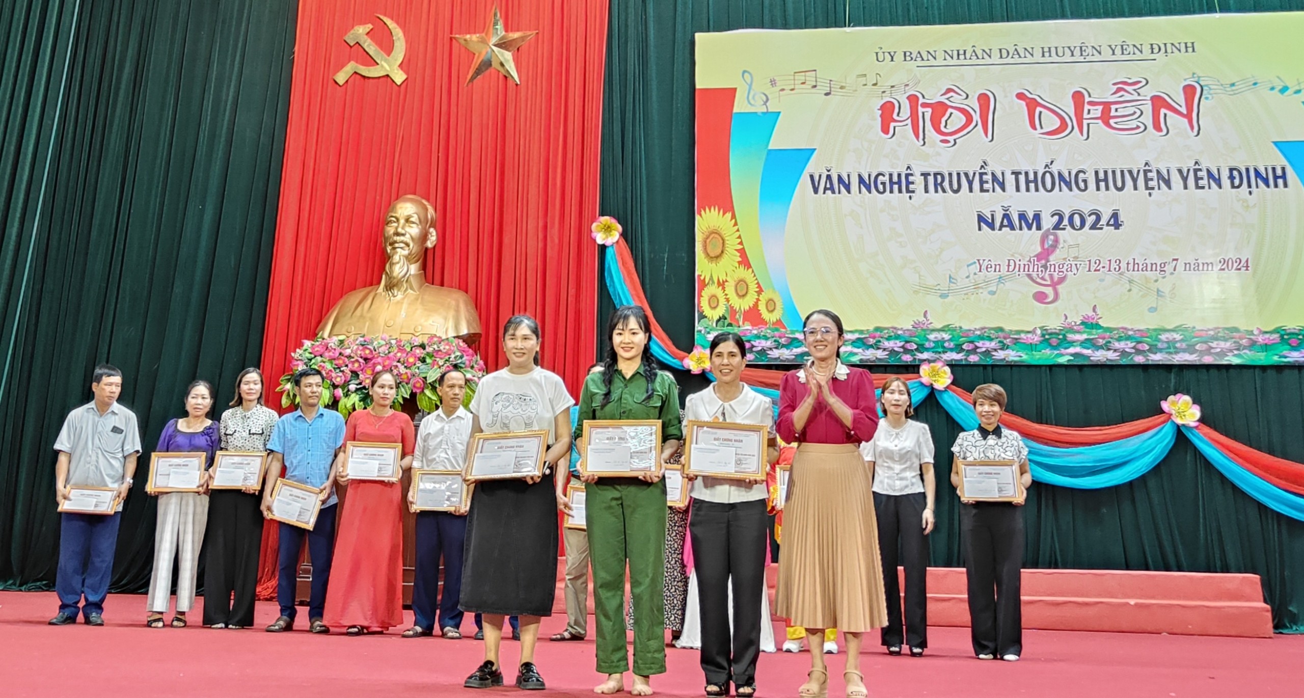 Ban Tổ chức đã trao giải B cho các xã Định Hòa, Định Liên và thị trấn Yên Lâm.