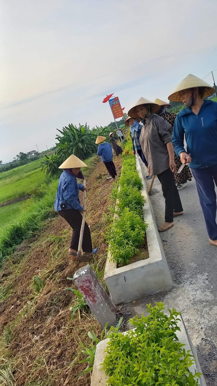 Một số hình ảnh Các cấp hội phụ nữ và Đoàn thanh niên trong huyện lan tỏa phong trào “Ngày thứ bảy tình nguyện, ngày chủ nhật xanh”.
