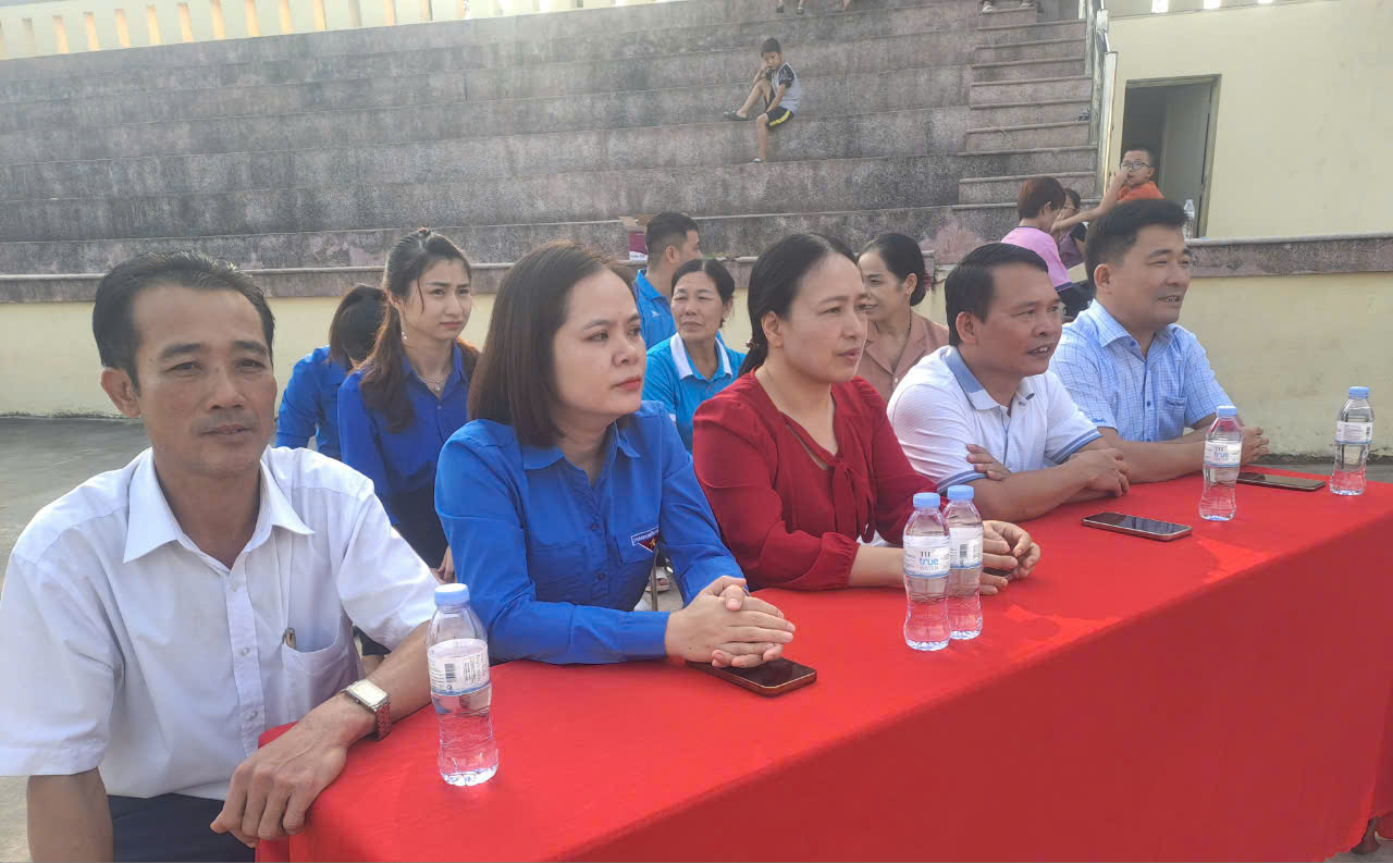 Đại biểu về tham dự Giải.