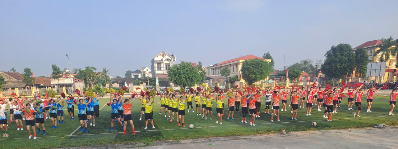 Toàn cảnh các đội bóng tham gia dự giải.