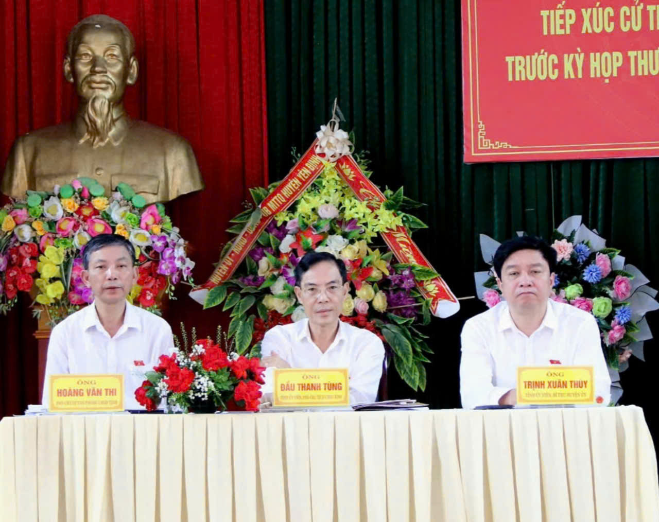Tổ đại biểu số 15 HĐND Tỉnh tiếp xúc cử tri huyện Yên Định.