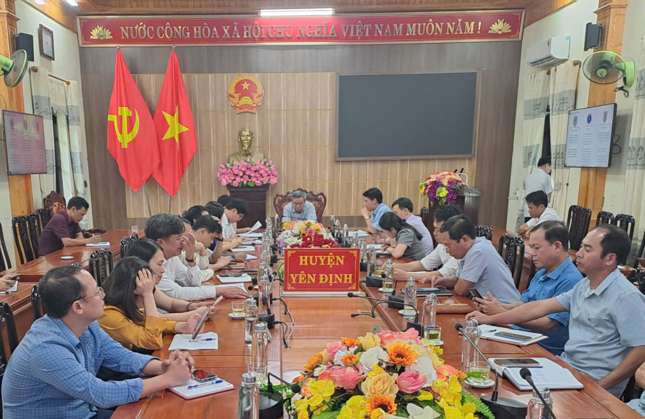 Toàn cảnh hội nghị tại điểm cầu UBND huyện Yên Định.