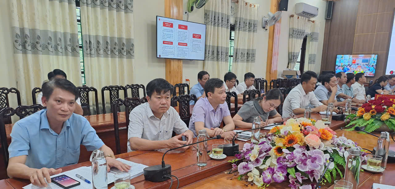 Đại biểu tham dự tại điểm cầu UBND huyện Yên Định.