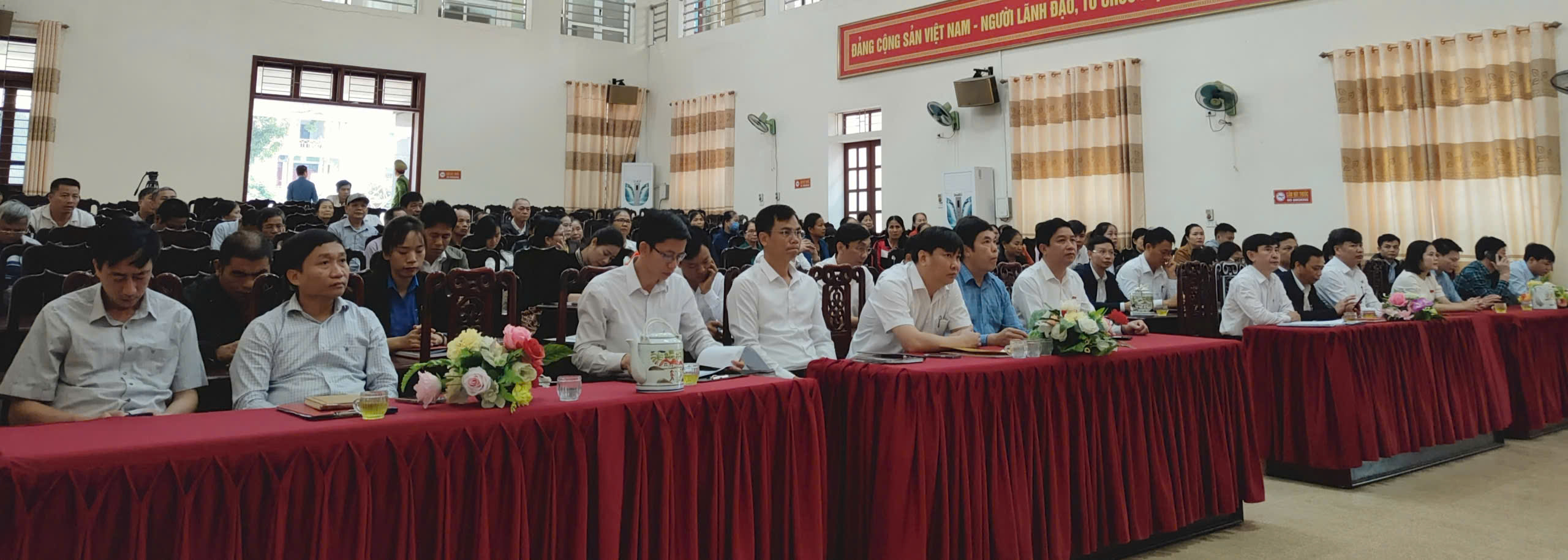 Đại biểu tham dự hội nghị.