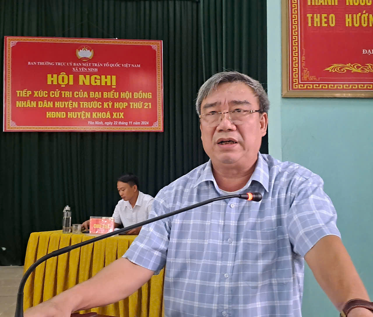 Đồng chí Lê Xuân Thành- Phó Chủ tịch UBND huyện đã tiếp thu, giải trình những đề xuất, kiến nghị của cử tri thuộc thẩm.
