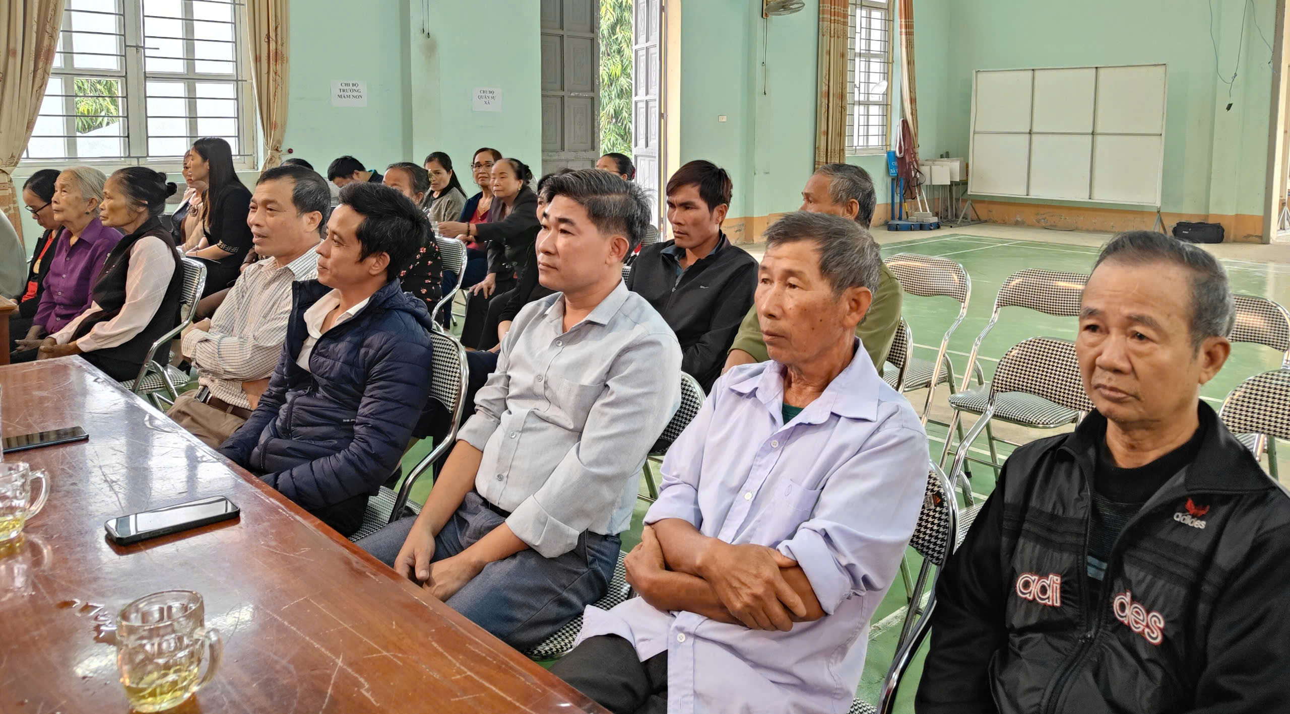 Cử tri trong xã về tham dự hội nghị.