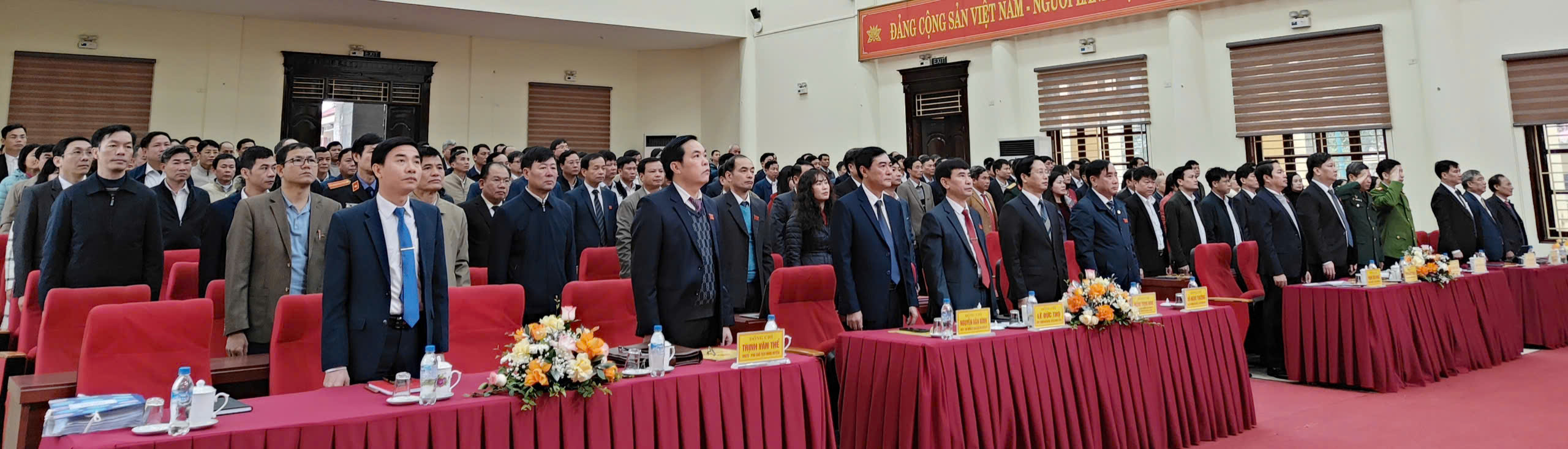 Các đại biểu tham dự kỳ họp.